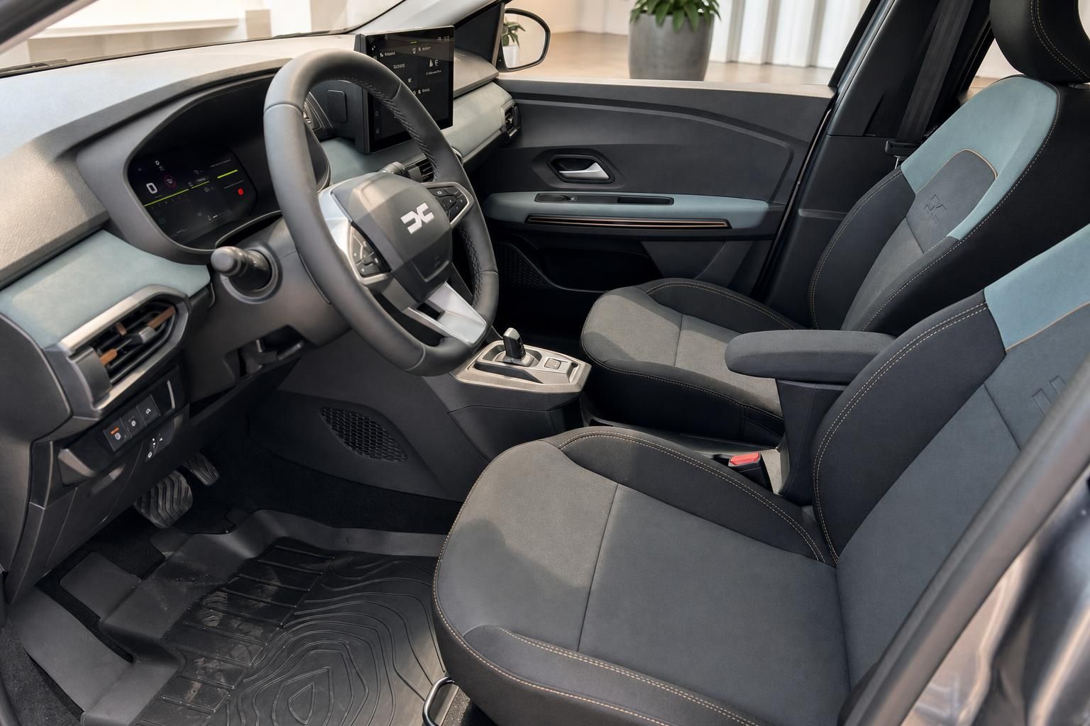 Dacia Jogger Innenraum mit Lenkrad, digitalem Cockpit und grau-schwarzer Sitzausstattung