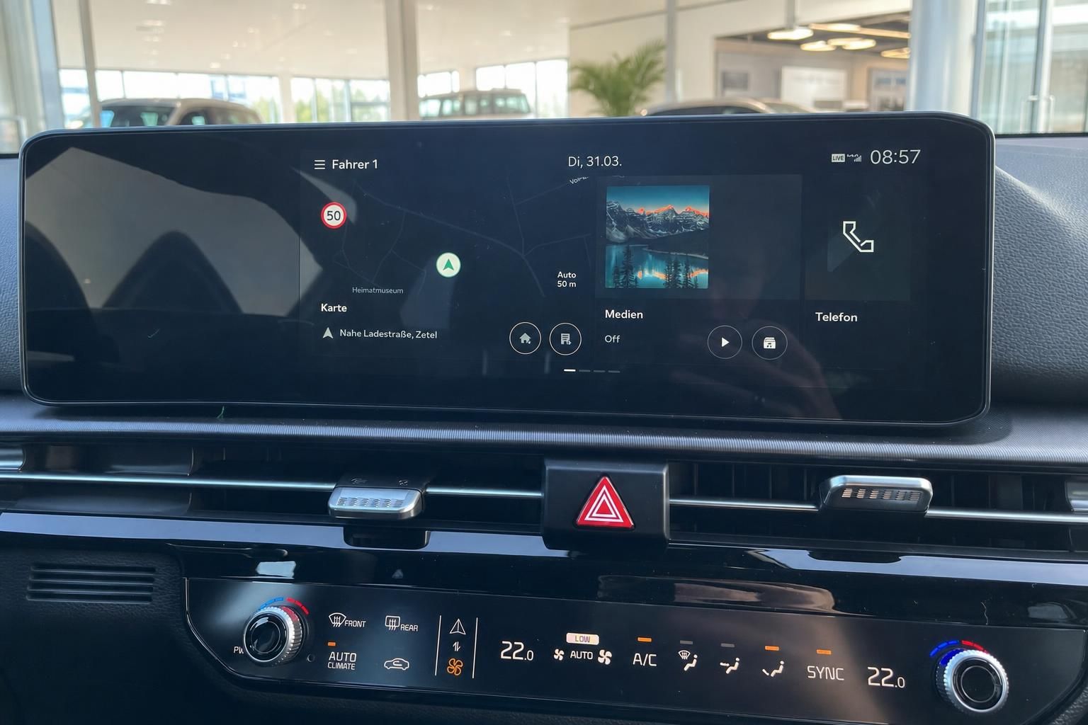 Kia Sportage Infotainment-Display mit Navigation und Klimasteuerung
