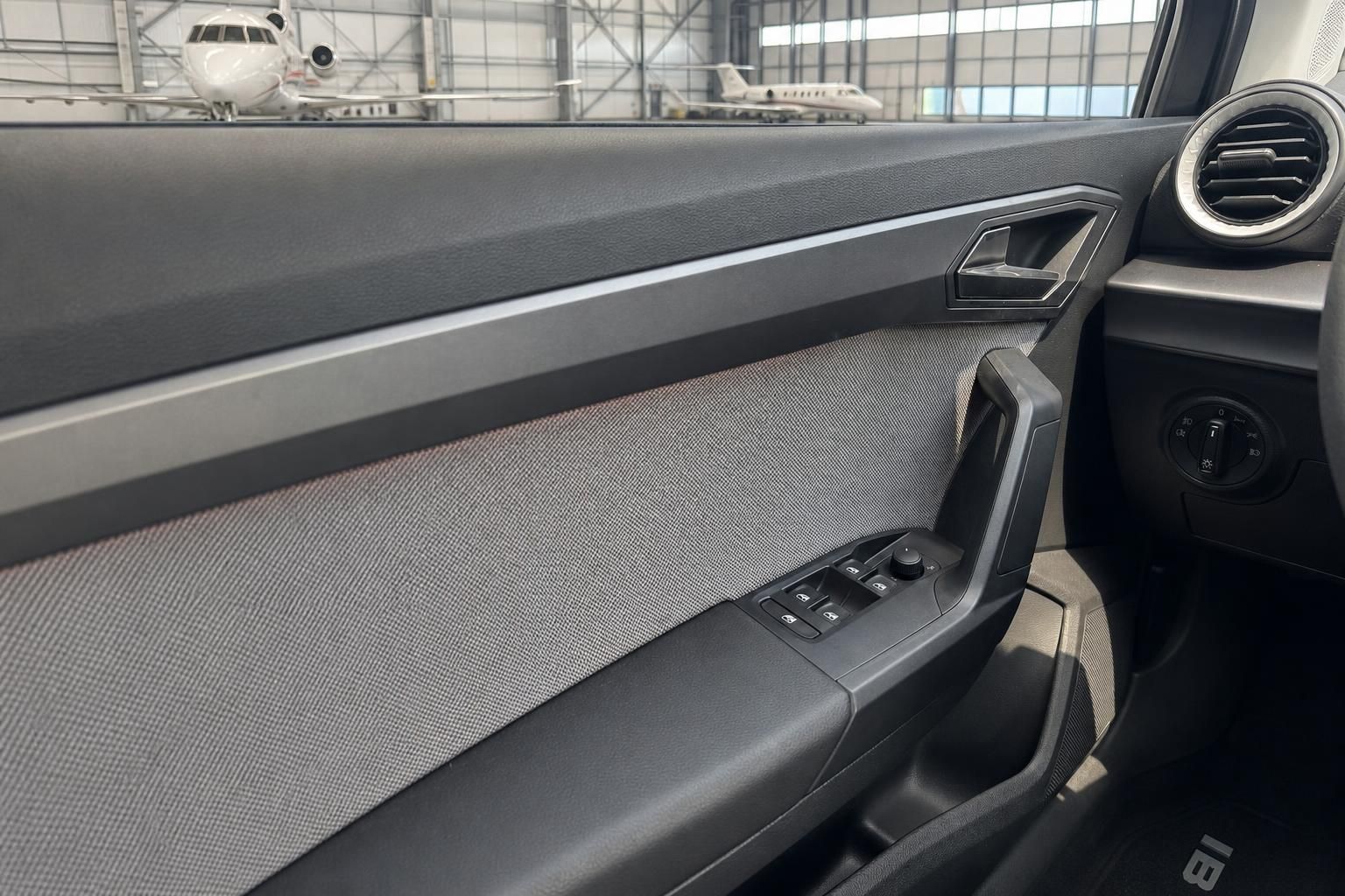 SEAT Fahrzeug Innenraum - Türverkleidung mit Fensterheber-Bedienfeld