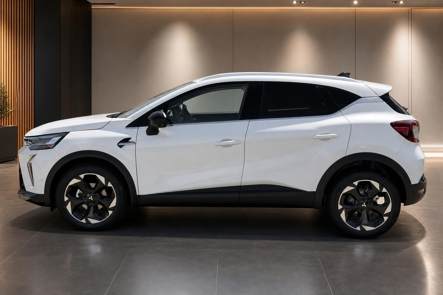 Mitsubishi SUV in Weiß, seitliche Profilansicht im Showroom