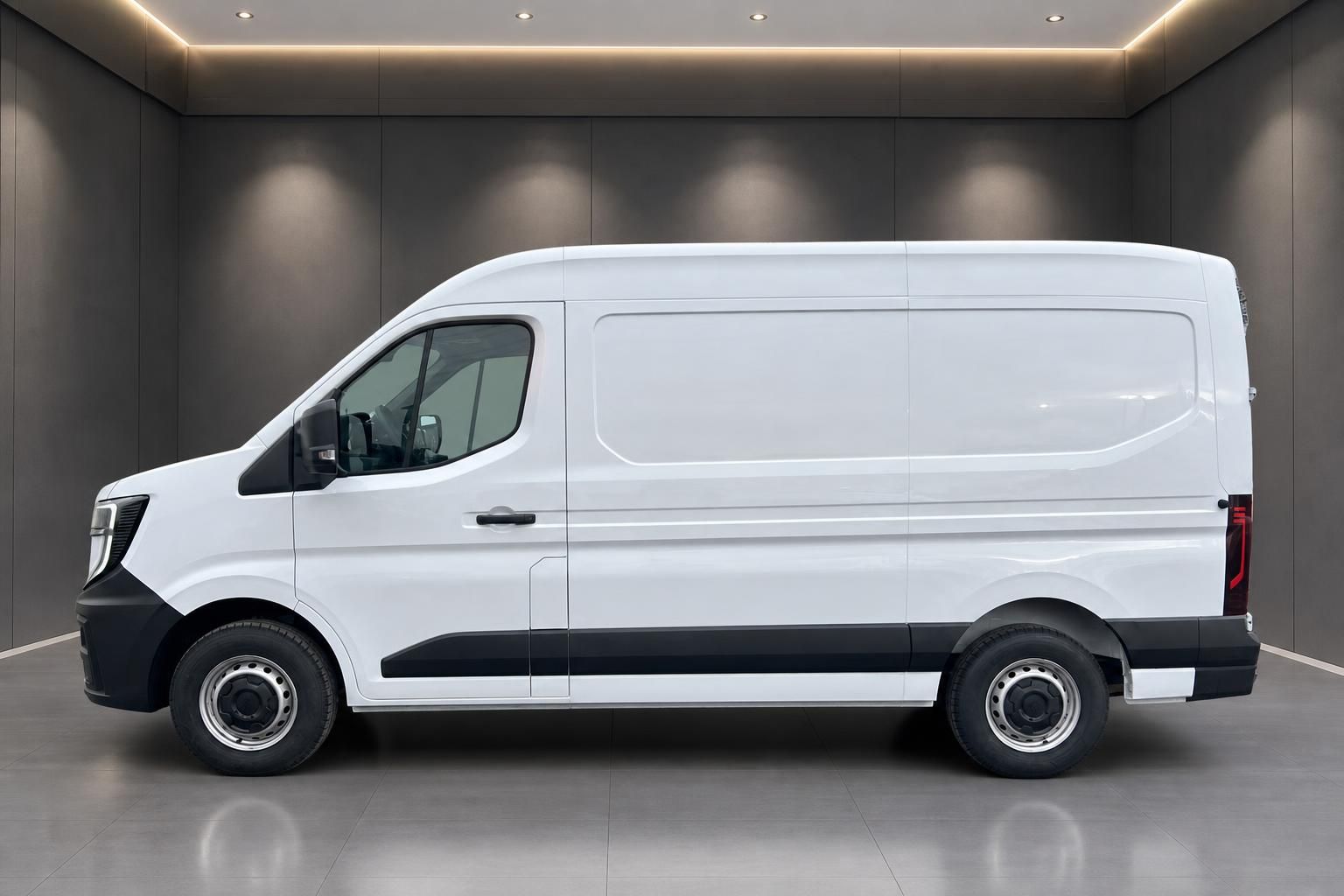 Weißer Renault Master Kastenwagen Seitenansicht - professionelles Nutzfahrzeug für Gewerbe und Transport