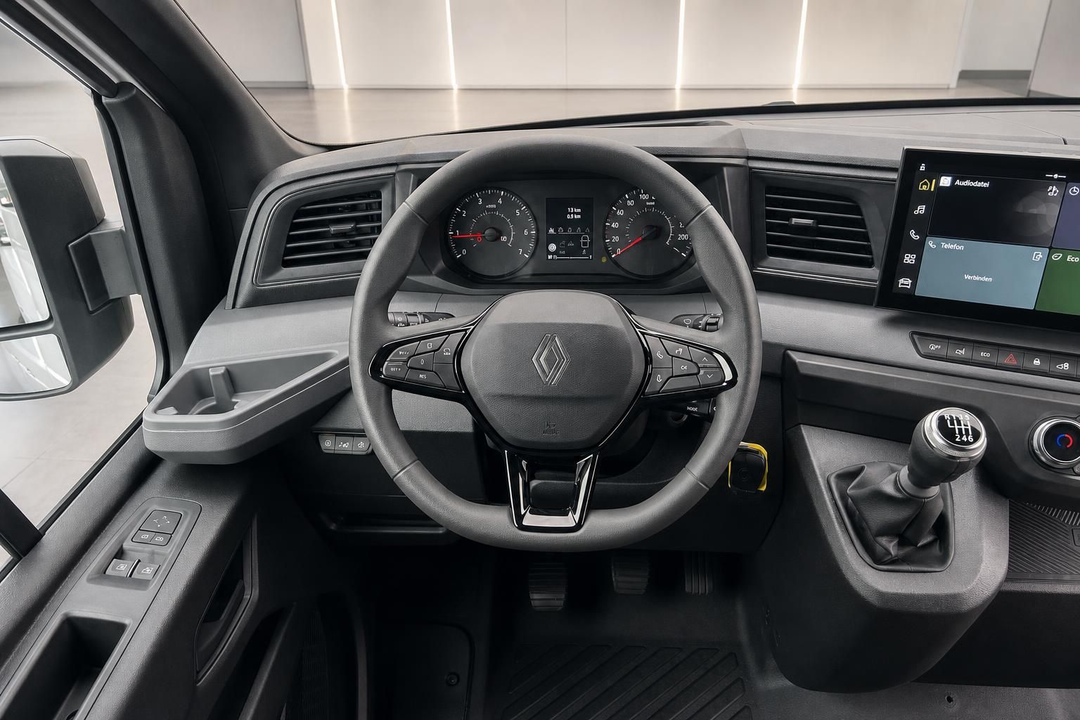 Renault Fahrzeug Cockpit mit Lenkrad, Armaturenbrett und Touchscreen-Display im Innenraum