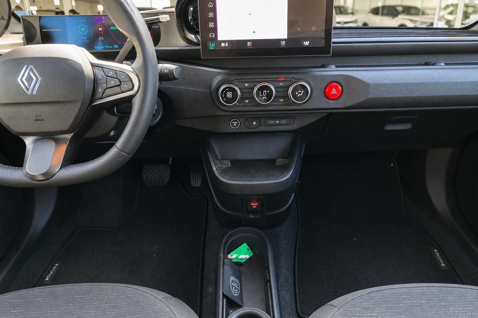 Armaturenbrett und Mittelkonsole mit Navigationsdisplay im Renault