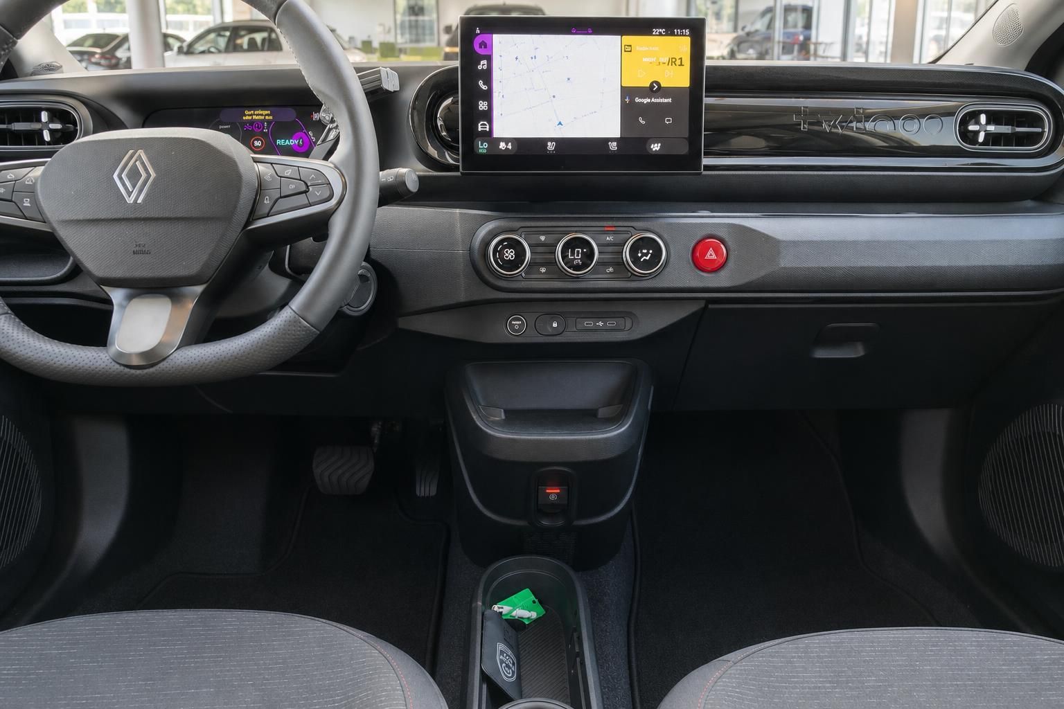 Cockpit mit Lenkrad, Touchscreen und Mittelkonsole des Renault