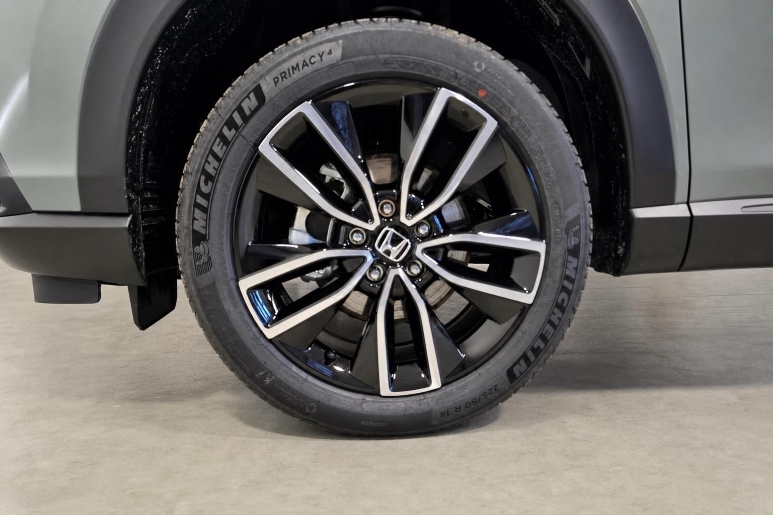 Honda Felge mit Michelin Reifen im Detail, Nahaufnahme des Rades