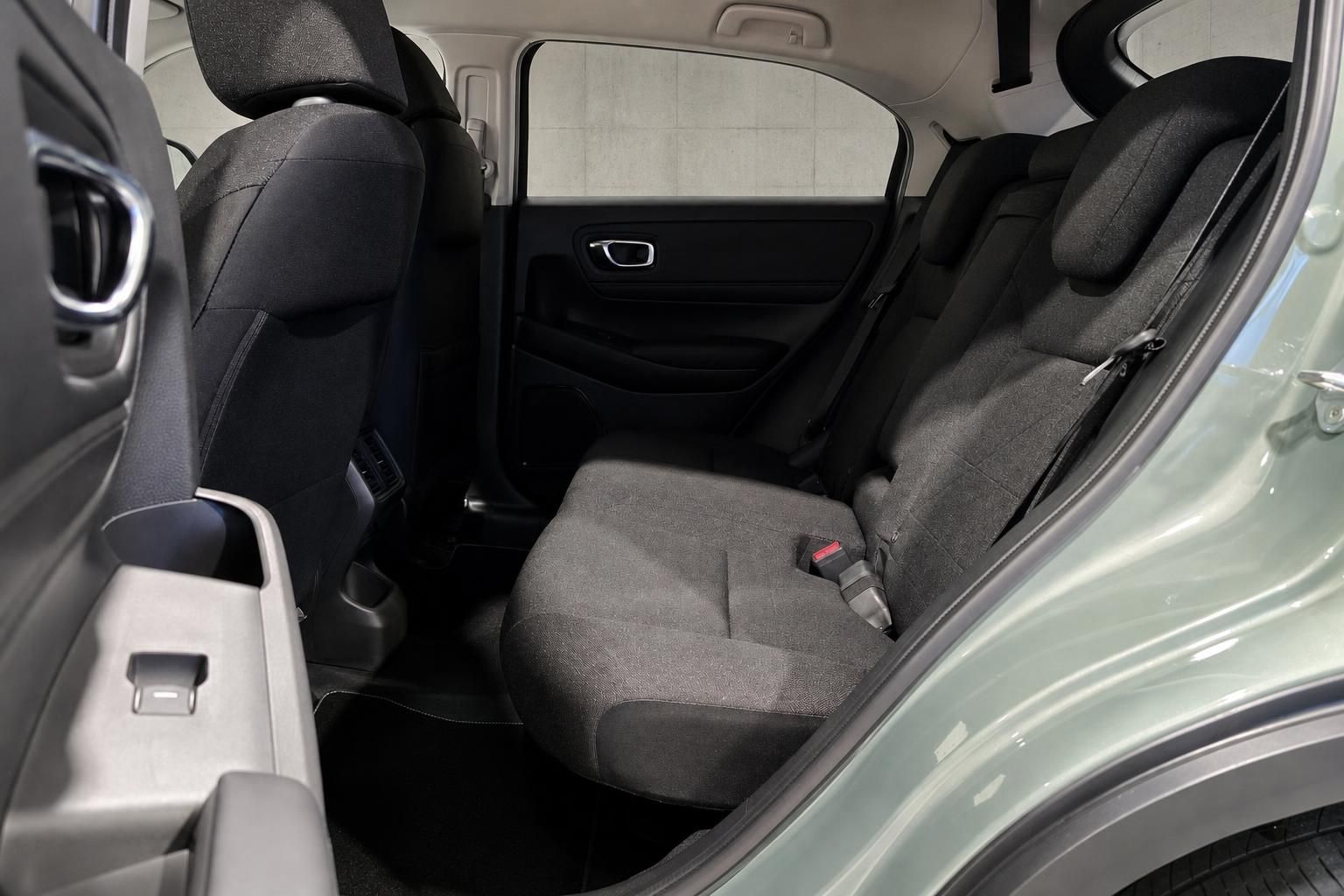 Honda Rücksitze mit Stoffbezug und Sicherheitsgurt im Detail