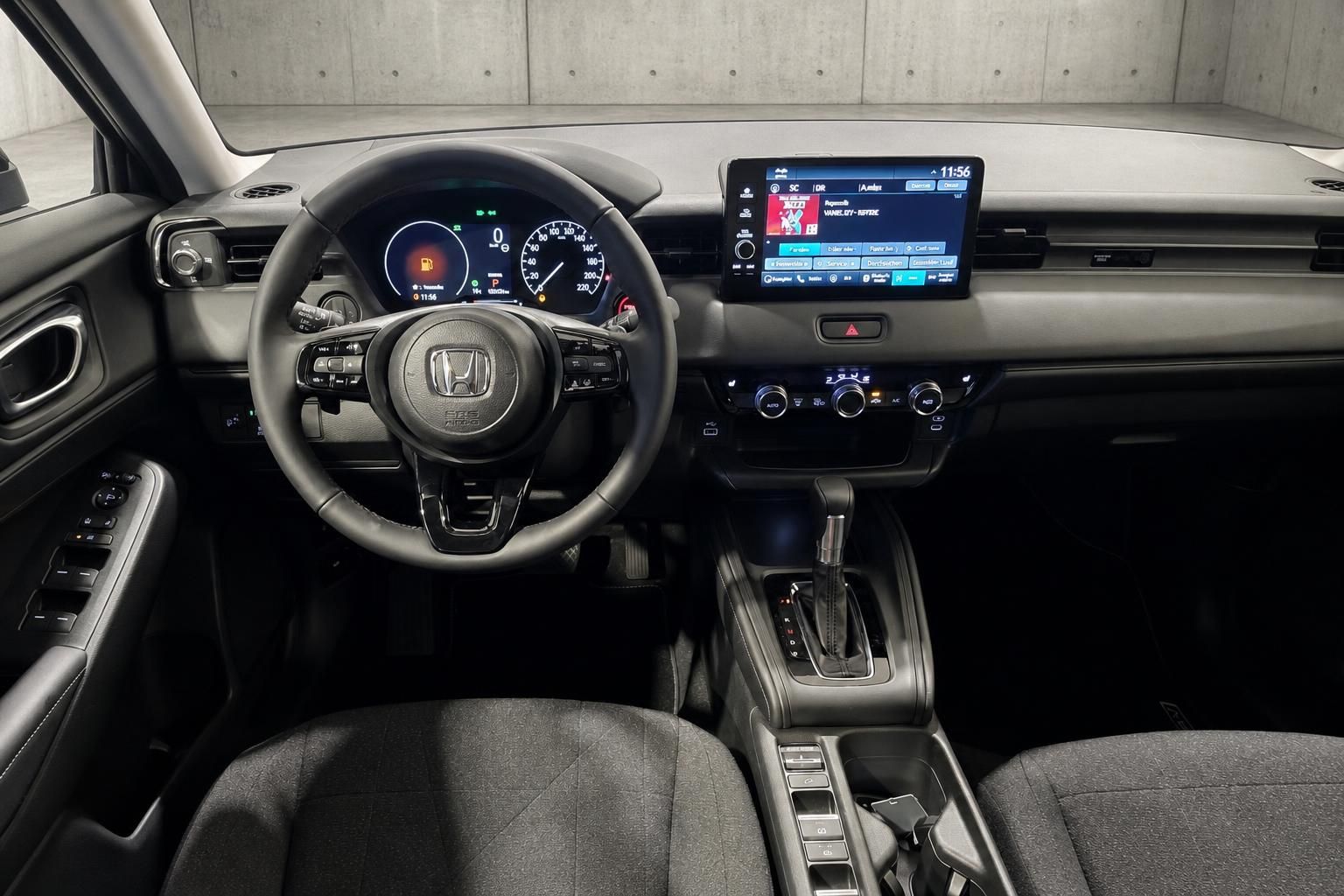 Honda Fahrerbereich mit Lenkrad, Tacho und Touchscreen Display