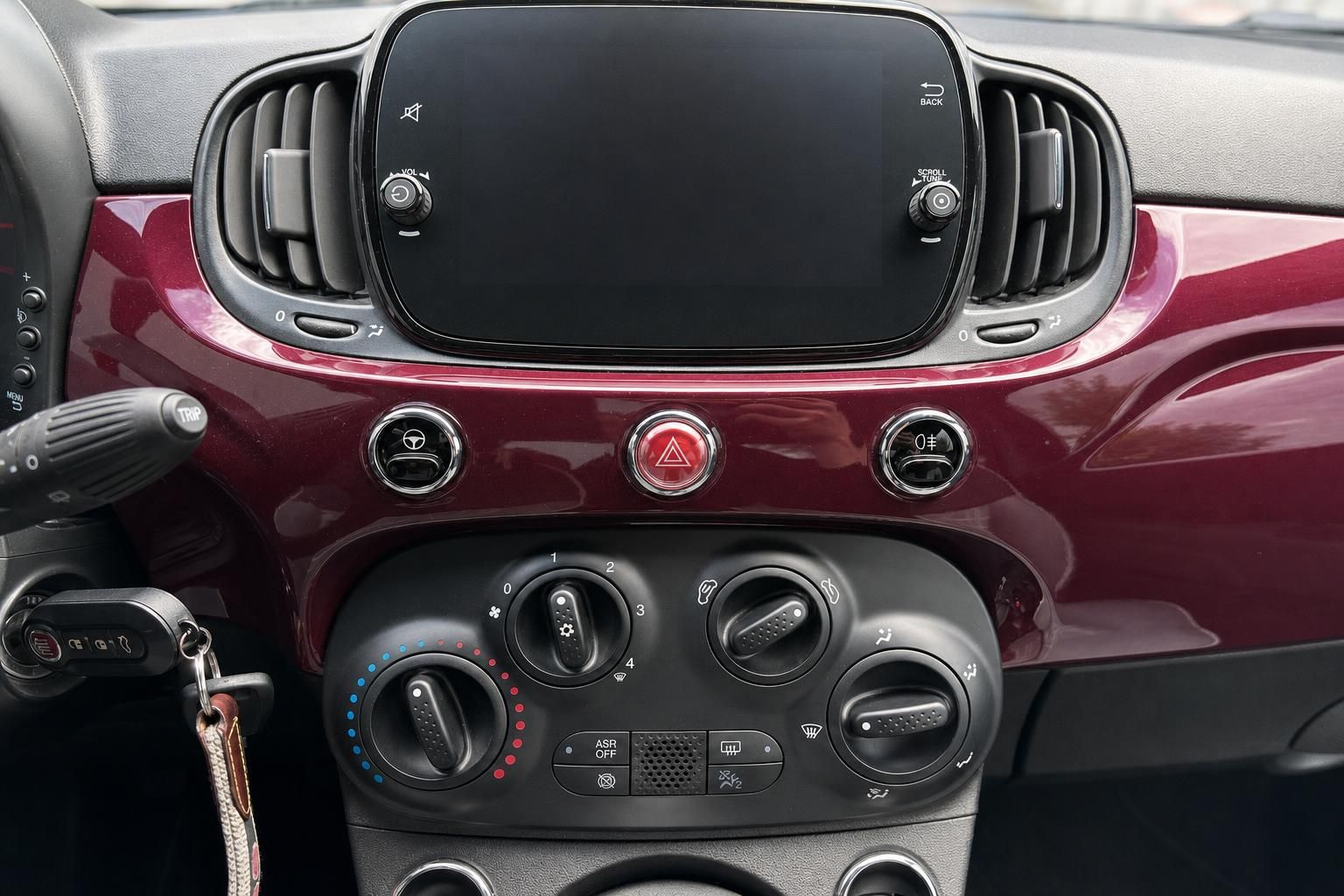 Fiat 500 Mittelkonsole mit Touchscreen und Klimabedienelementen