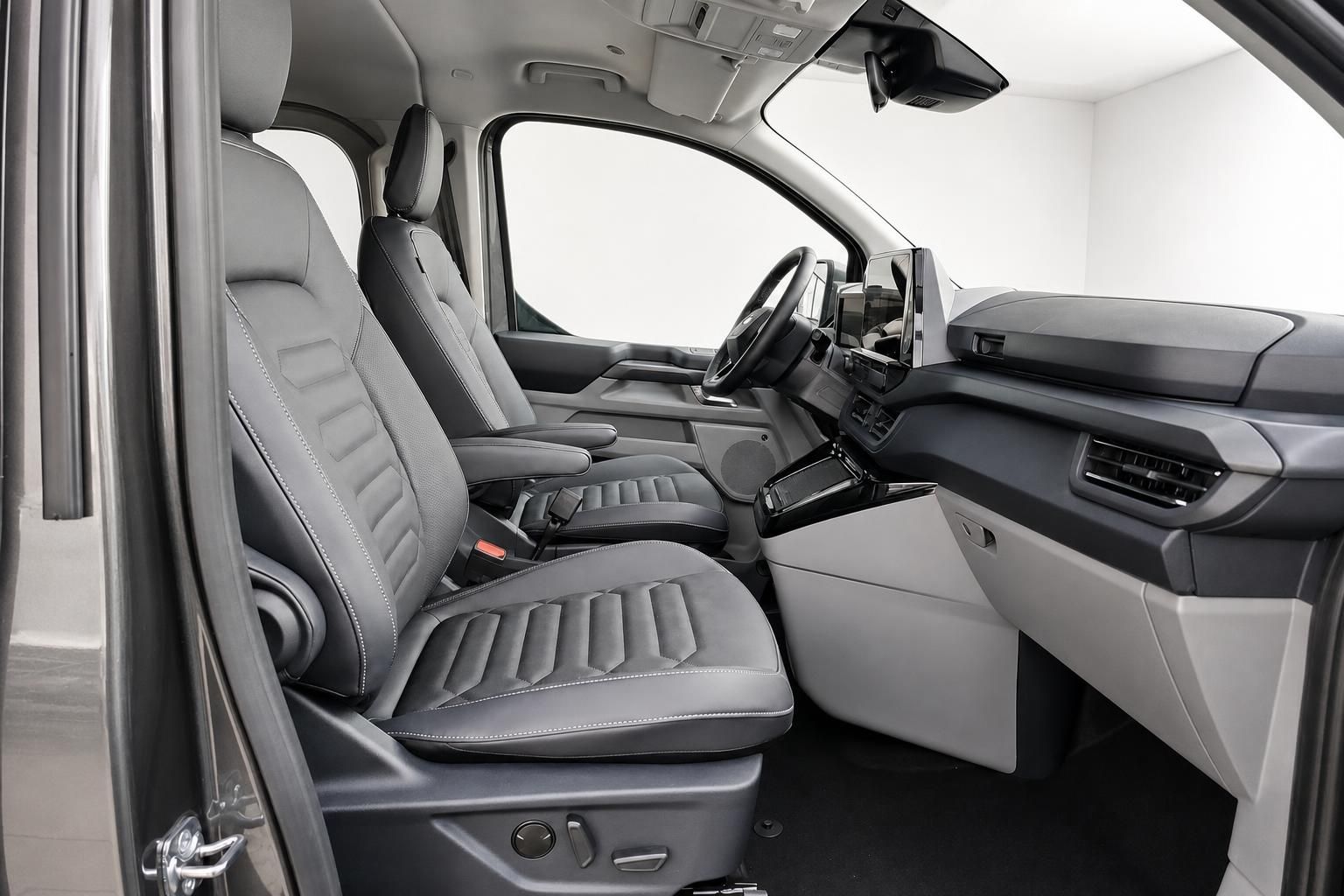 Ford Tourneo Custom Cockpit und Vordersitze im Detail