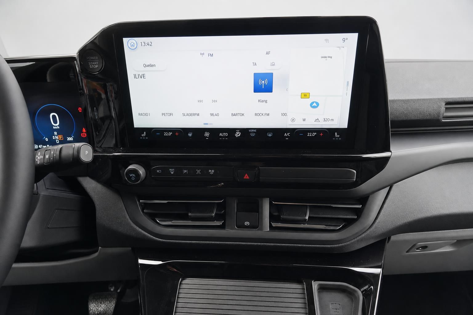 Ford Infotainment Touchscreen mit Navigation und Radio im Detail