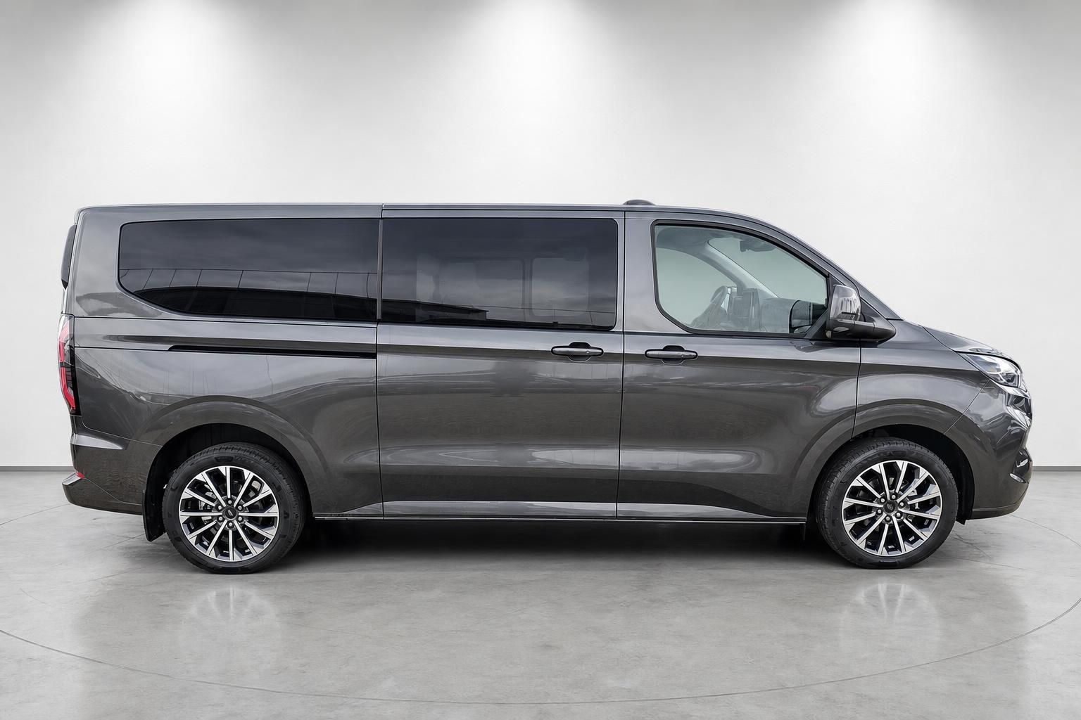Ford Tourneo Custom grau Seitenansicht Van Studio