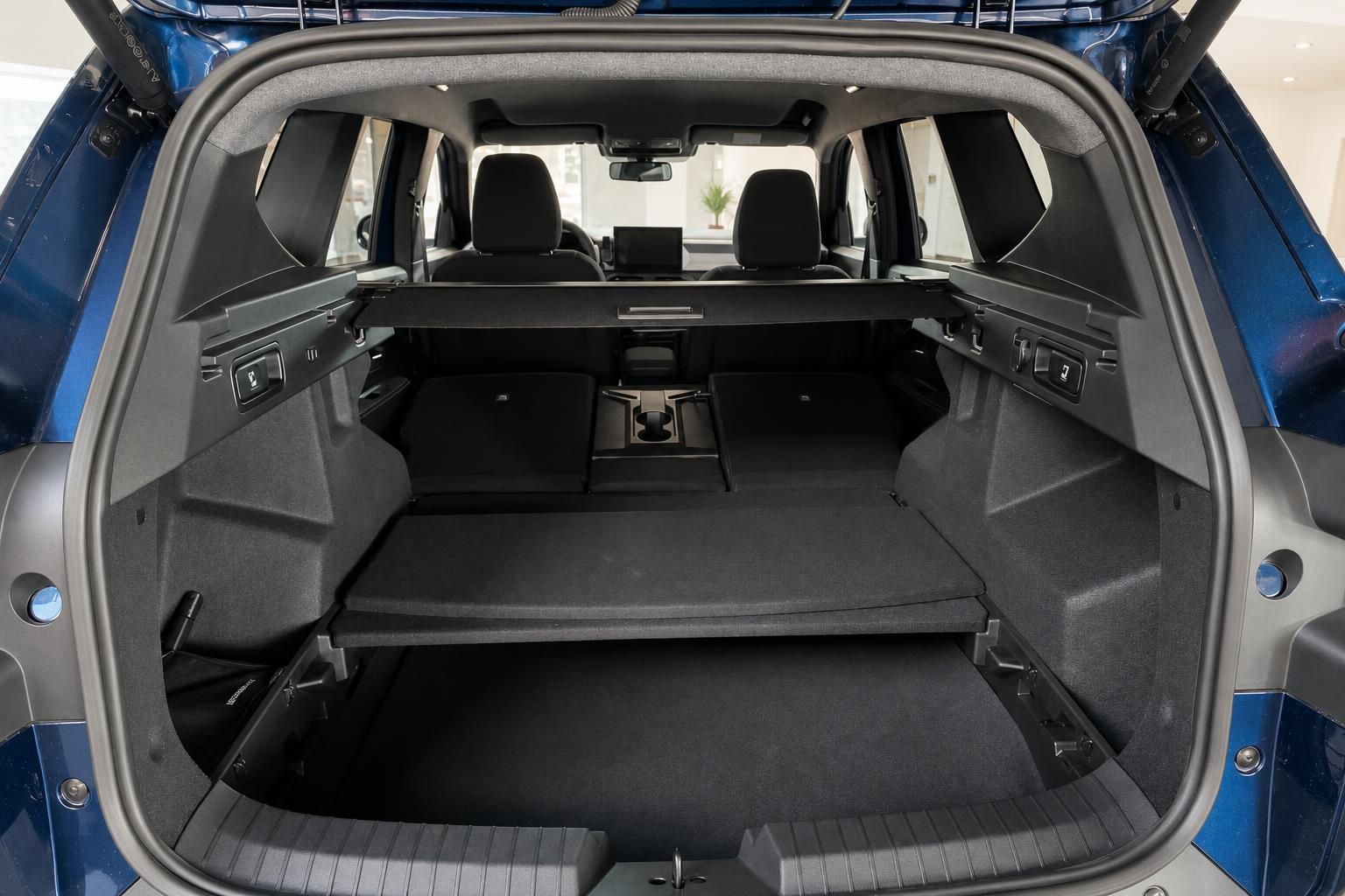 Dacia Bigster Kofferraum mit geteilter Ladefläche und Sitzen