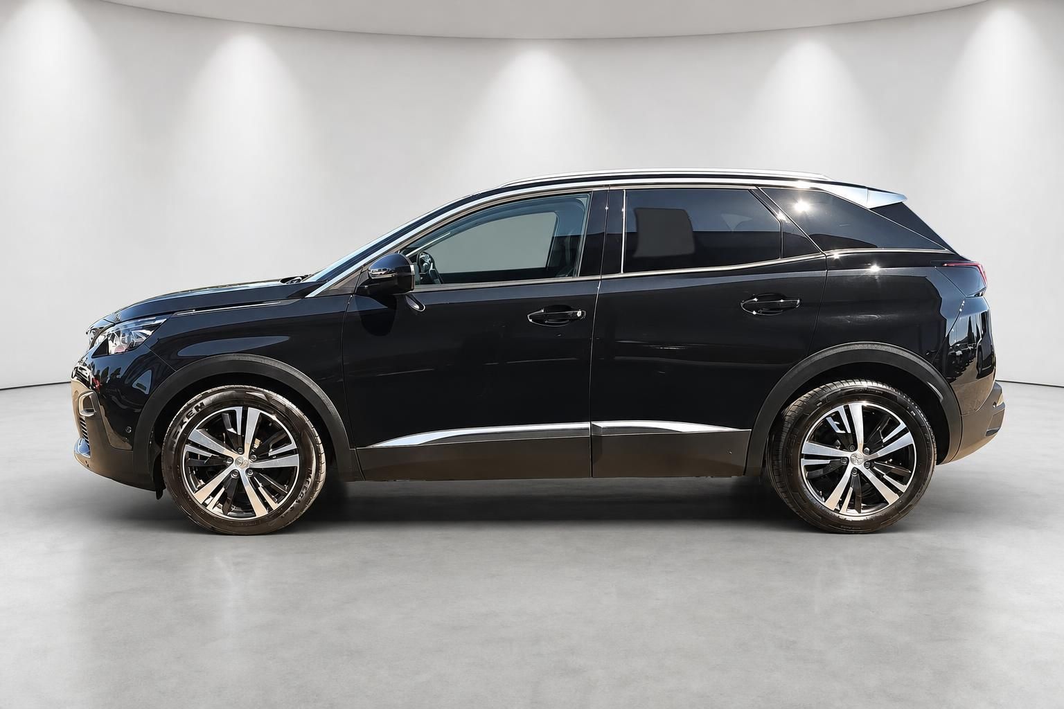 Peugeot 3008 schwarz SUV Seitenansicht Profil Gebrauchtwagen