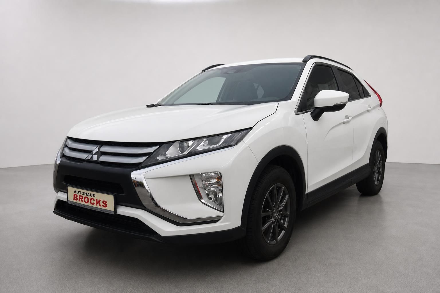 Mitsubishi Eclipse Cross weiss Frontansicht Autohaus Brocks Haendler SUV