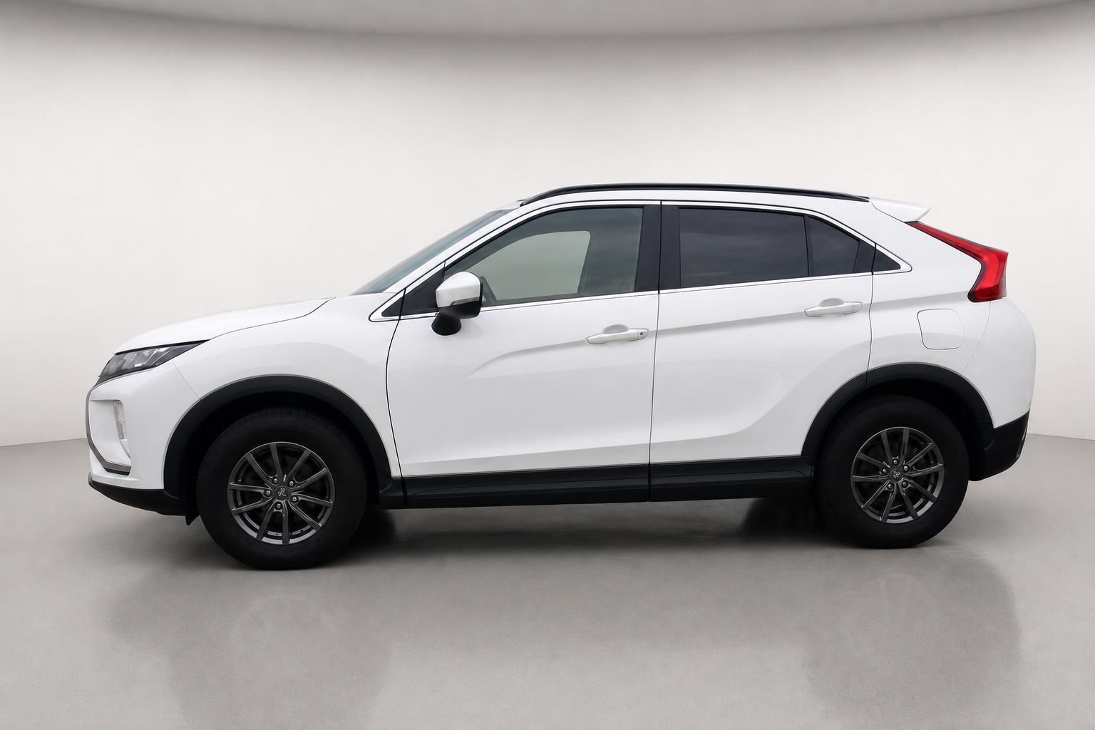 Mitsubishi Eclipse Cross weiss Seitenansicht links SUV Gebrauchtwagen