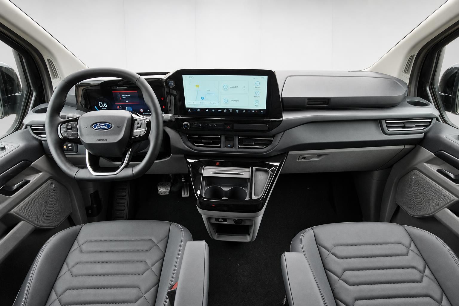 Ford Tourneo Custom Cockpit mit Lenkrad und Sitzen