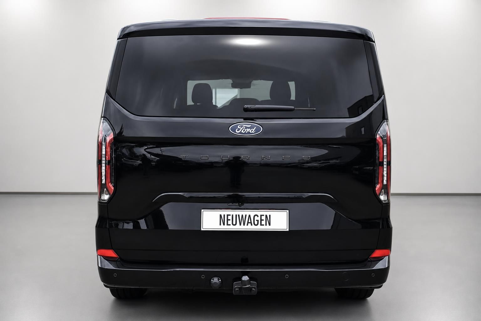 Ford Tourneo Custom schwarz Heckansicht Neuwagen Studio