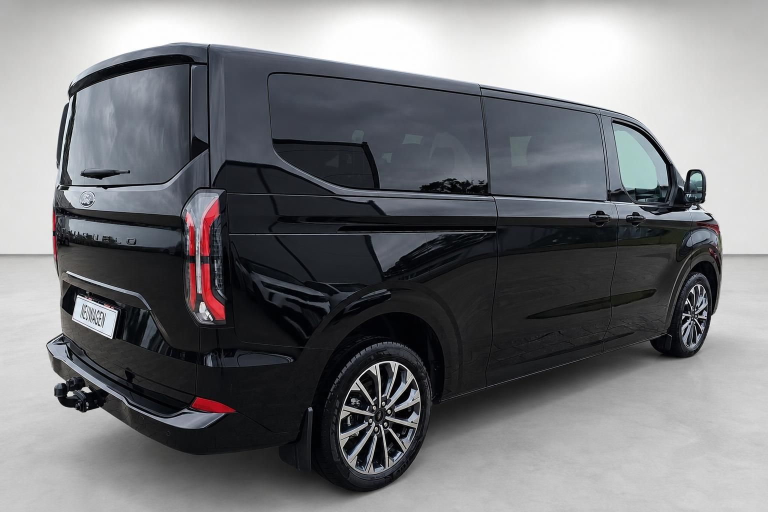 Ford Tourneo Custom schwarz Heck seitlich Neuwagen Ansicht