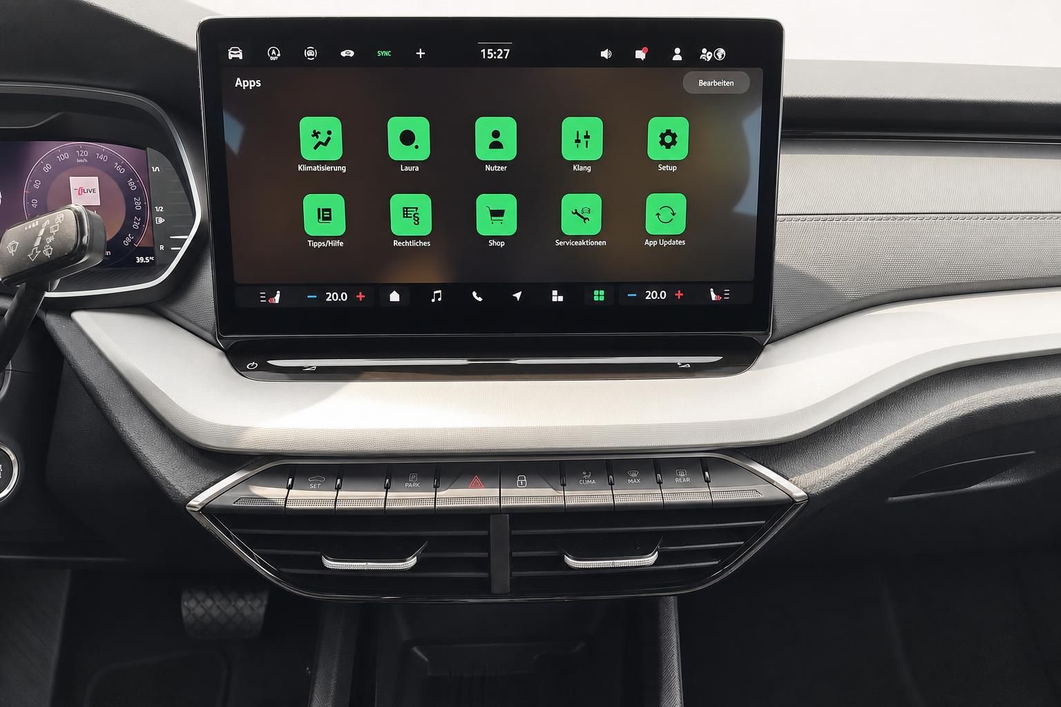 Skoda Infotainment-Bildschirm mit App-Menue im Detail