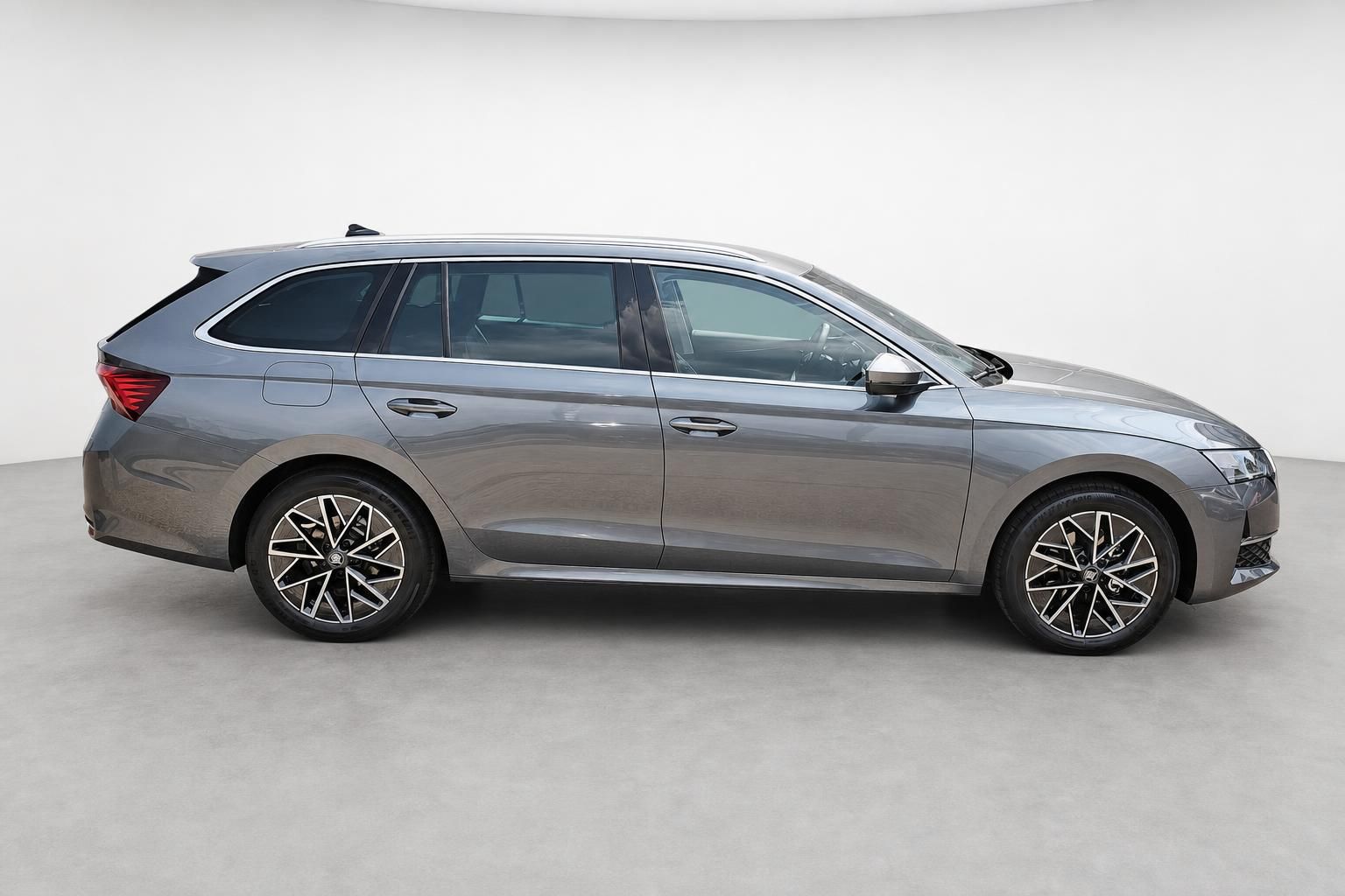 Skoda Octavia Combi grau metallic Seitenansicht Studio
