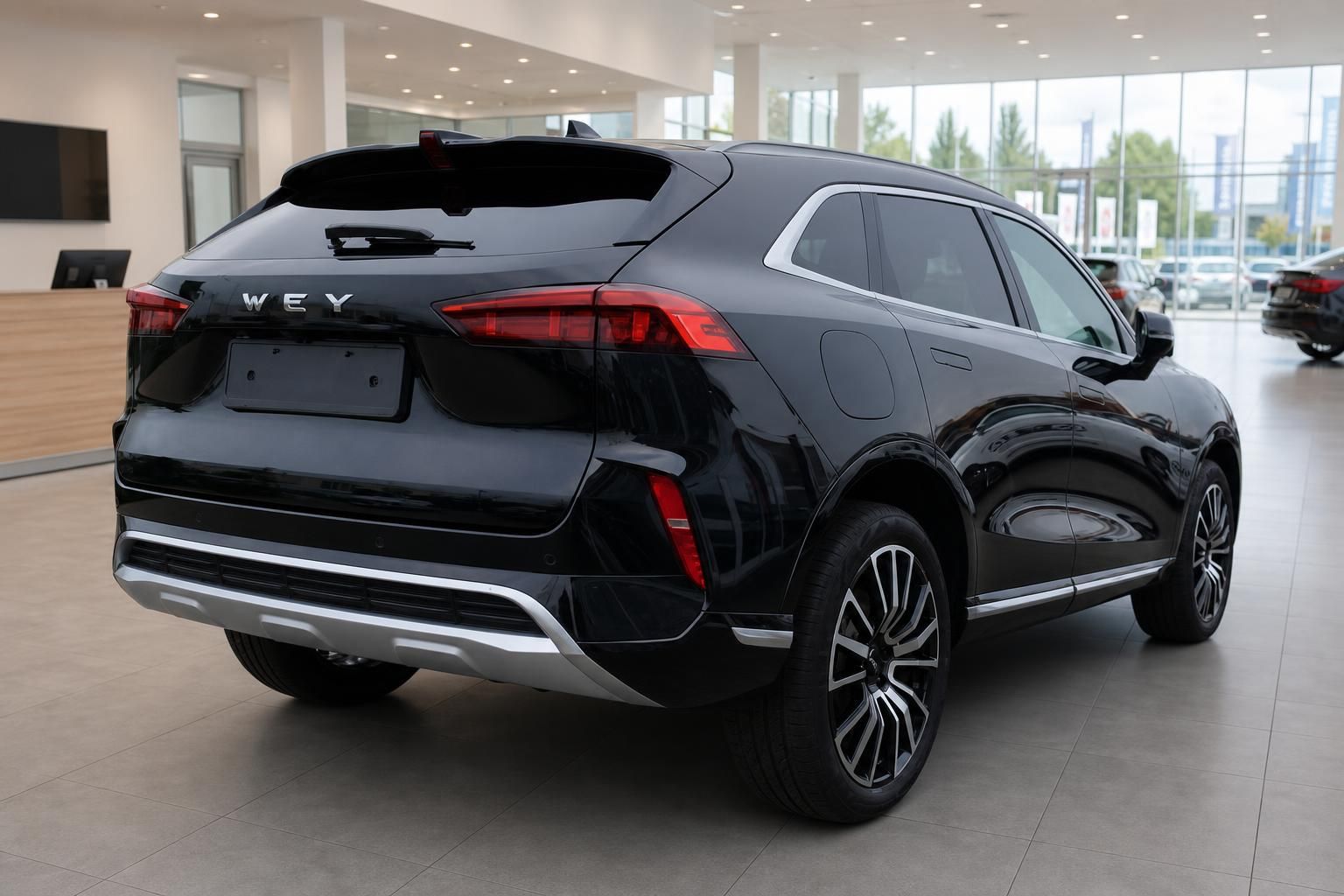 WEY SUV schwarz Heckansicht im Autohaus – LED-Rückleuchten und WEY-Schriftzug