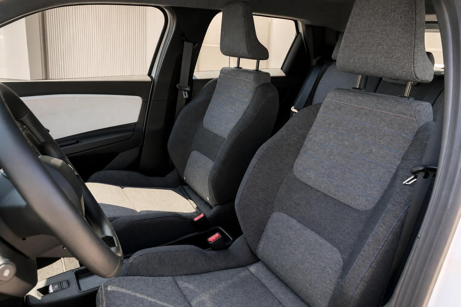 Renault Vordersitze aus Stoff im Innenraum Detail