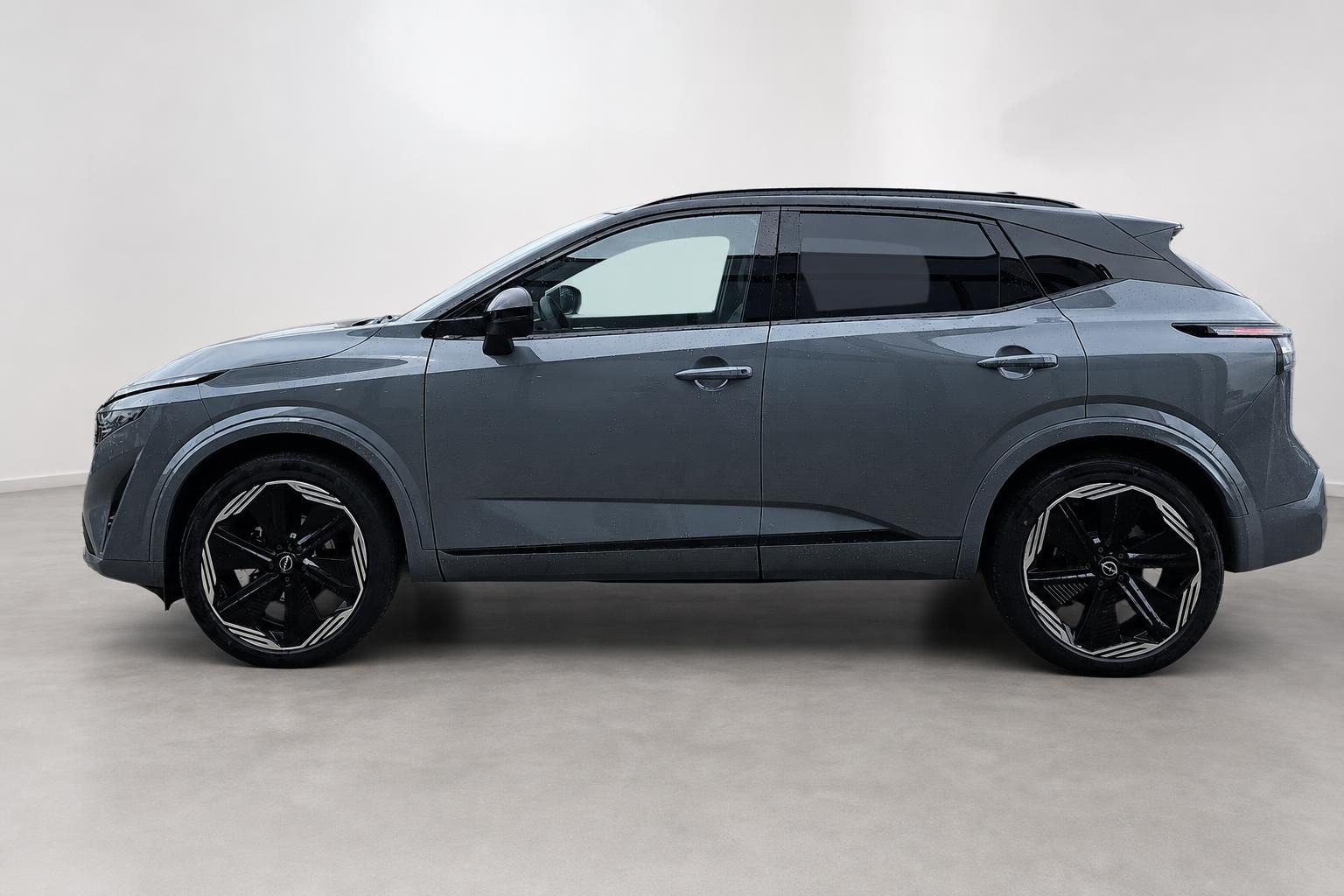 Nissan Qashqai grau, Seitenansicht komplettes Fahrzeugprofil