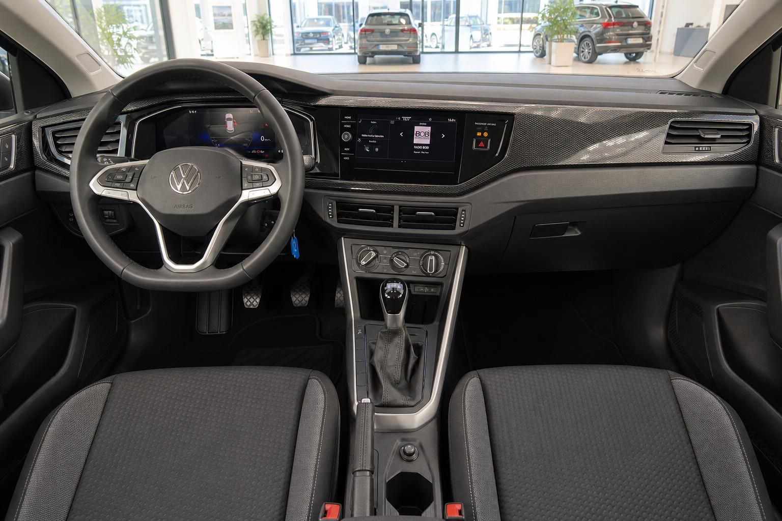 VW Polo Cockpit mit Multifunktionslenkrad, Touchscreen und Mittelkonsole