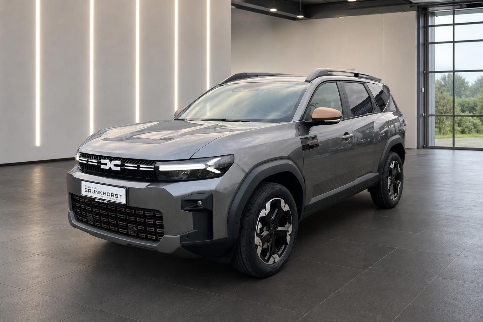 Dacia SUV Seitenansicht in grau mit schwarzen Felgen im Autohaus Brunkhorst