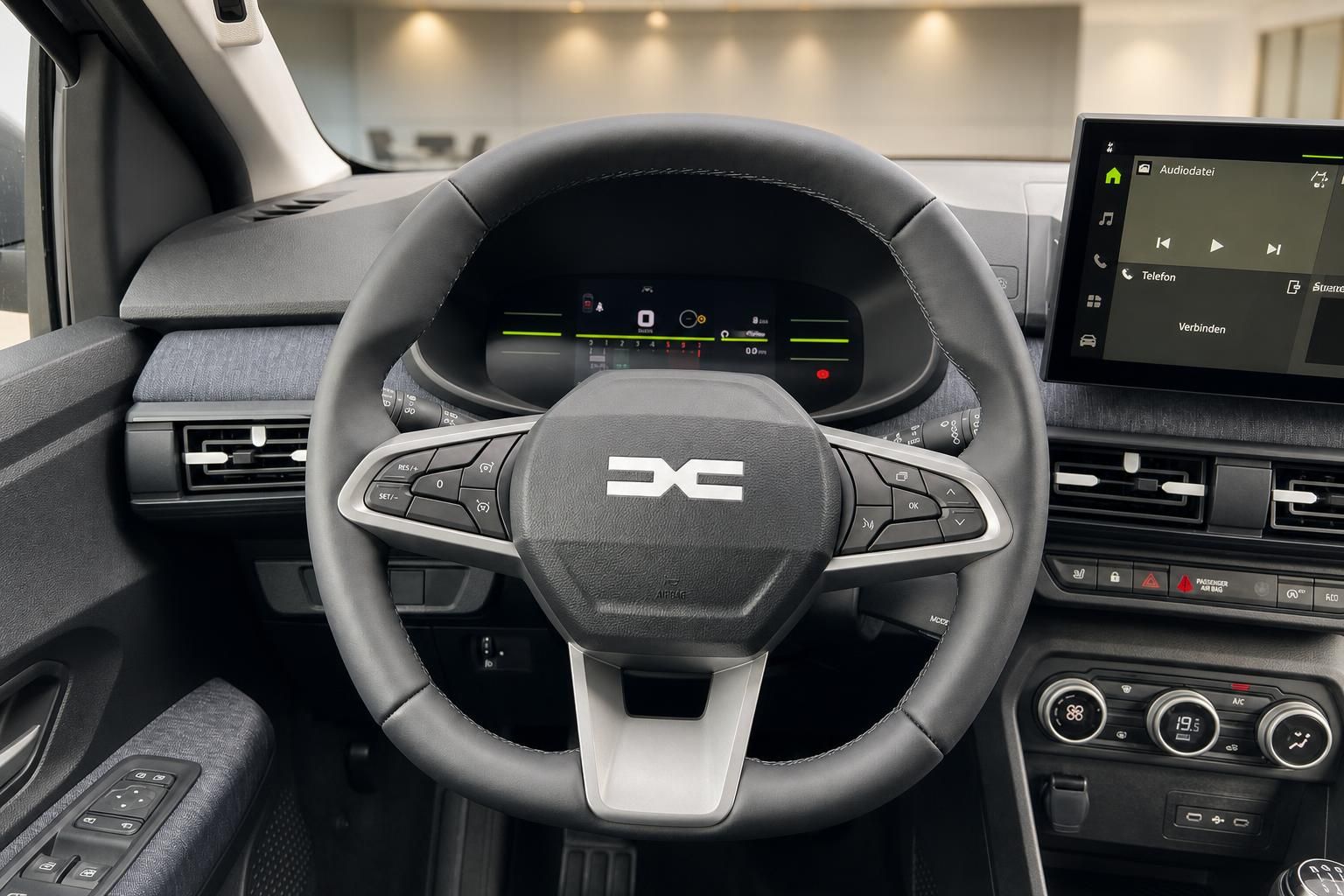 Detailansicht Fahrzeug-Lenkrad mit Multifunktionstasten und digitalem Kombiinstrument