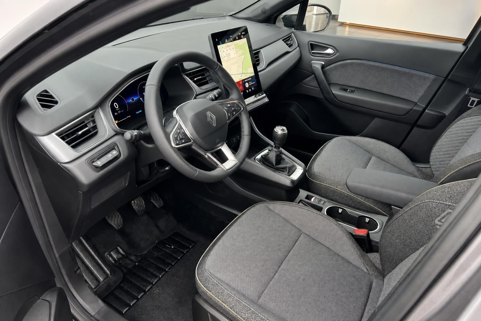 Renault Captur Innenraum mit digitalem Cockpit, Touchscreen und grauer Ausstattung