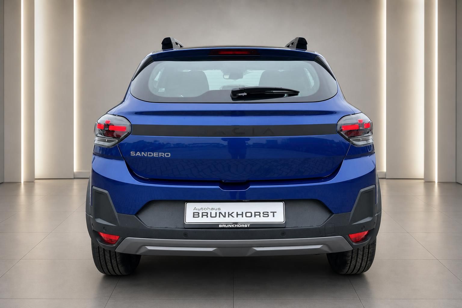 Dacia Sandero blau, Heckansicht mit Kennzeichenhalter Autohaus Brunkhorst