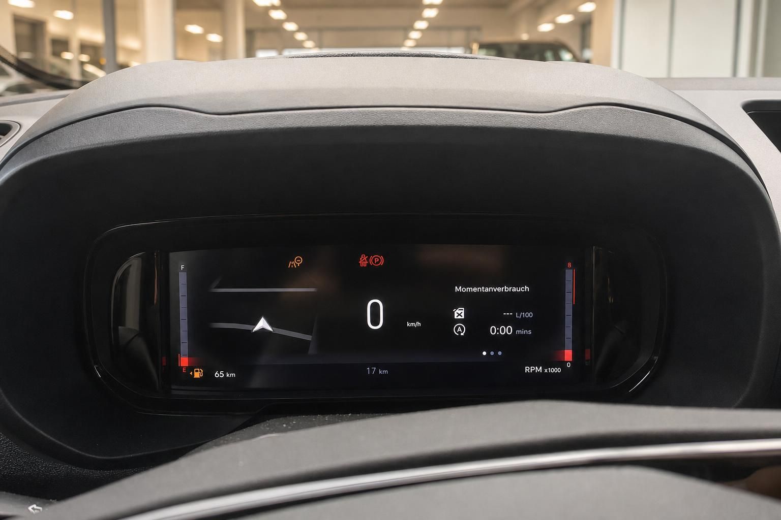 Digitales Kombiinstrument mit Navigationsanzeige im Fahrzeugcockpit