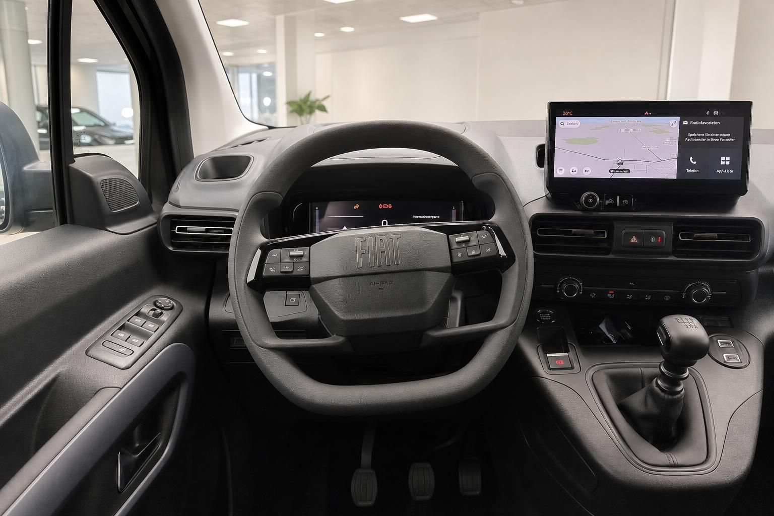 Fiat Cockpit mit Lenkrad, Schaltung und Touchscreen Navigation