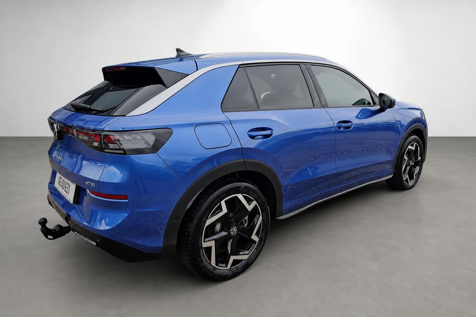VW T-Roc eTSI blau Heck-Seitenansicht Neuwagen Studio