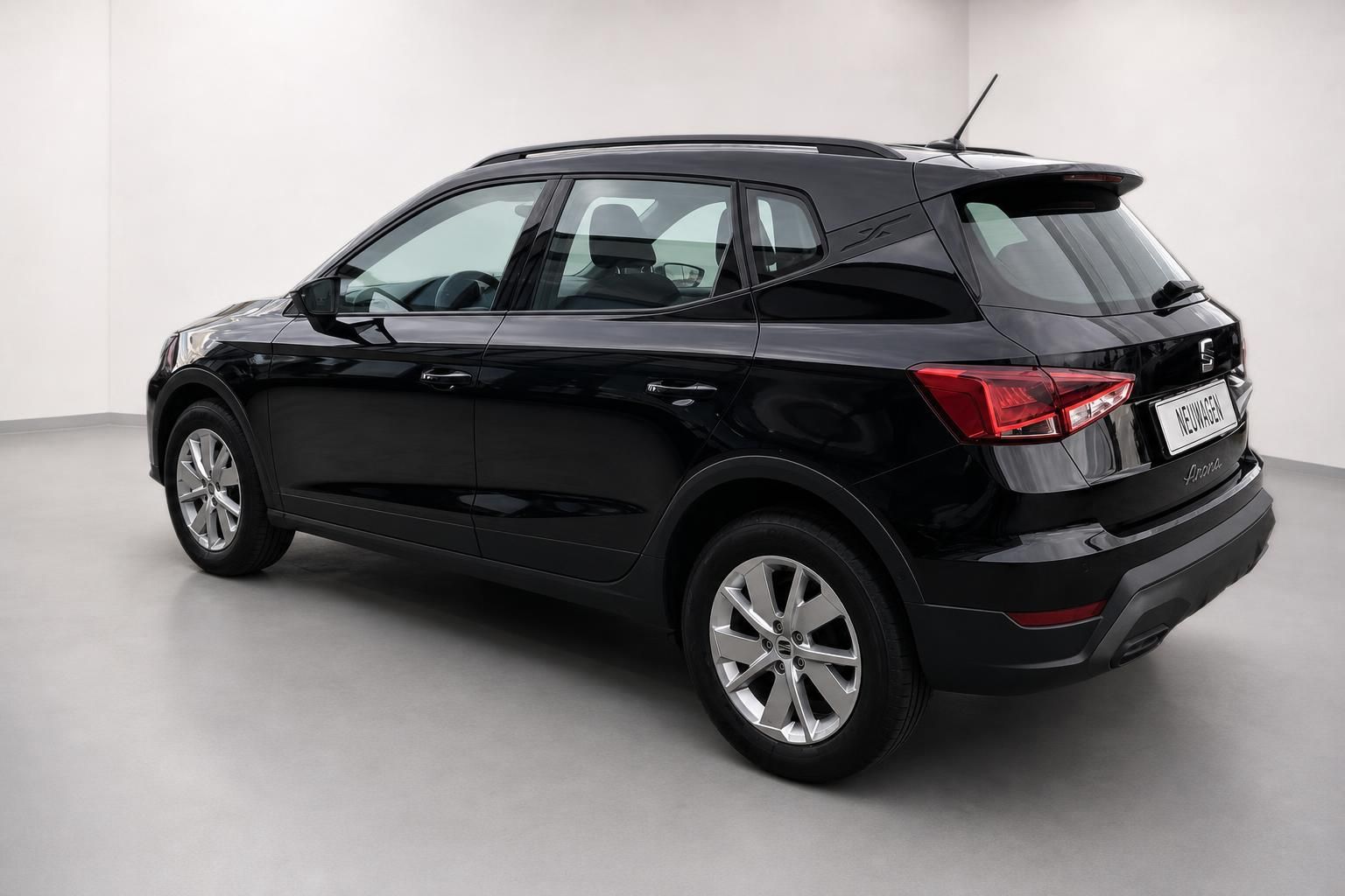 Seat Arona schwarz Heckansicht SUV mit Leichtmetallfelgen