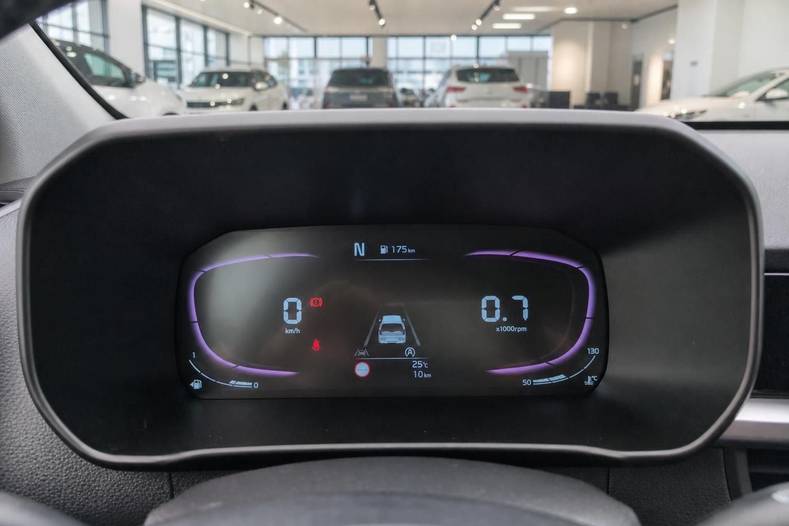 Kia Digitales Kombiinstrument mit Tacho und Fahrassistenz-Anzeige
