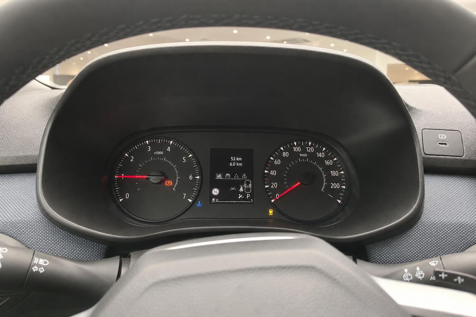 Cockpit Tacho und Bordcomputer Anzeige im Fahrzeug