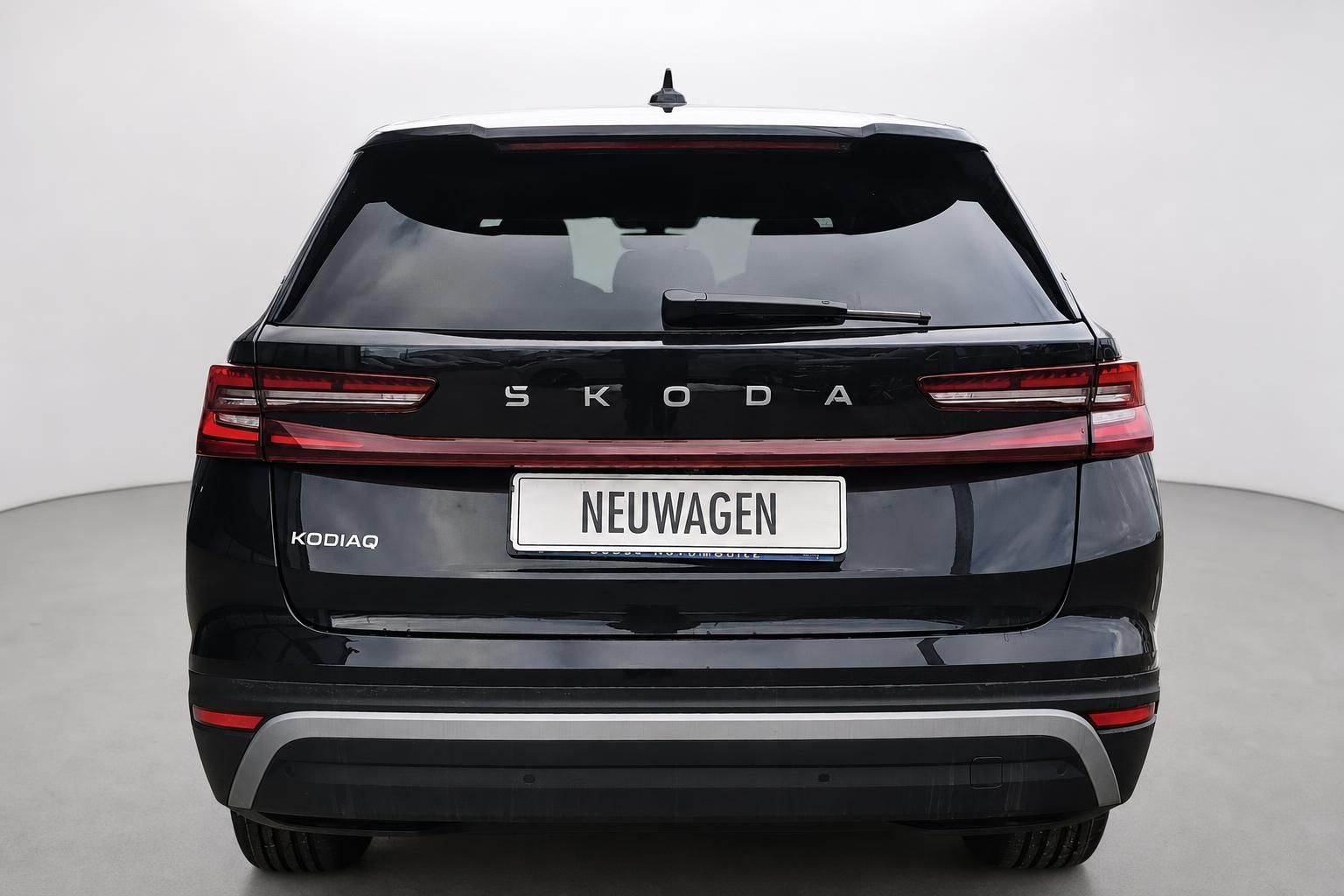 Skoda Kodiaq schwarz Heckansicht Neuwagen SUV Rueckleuchten