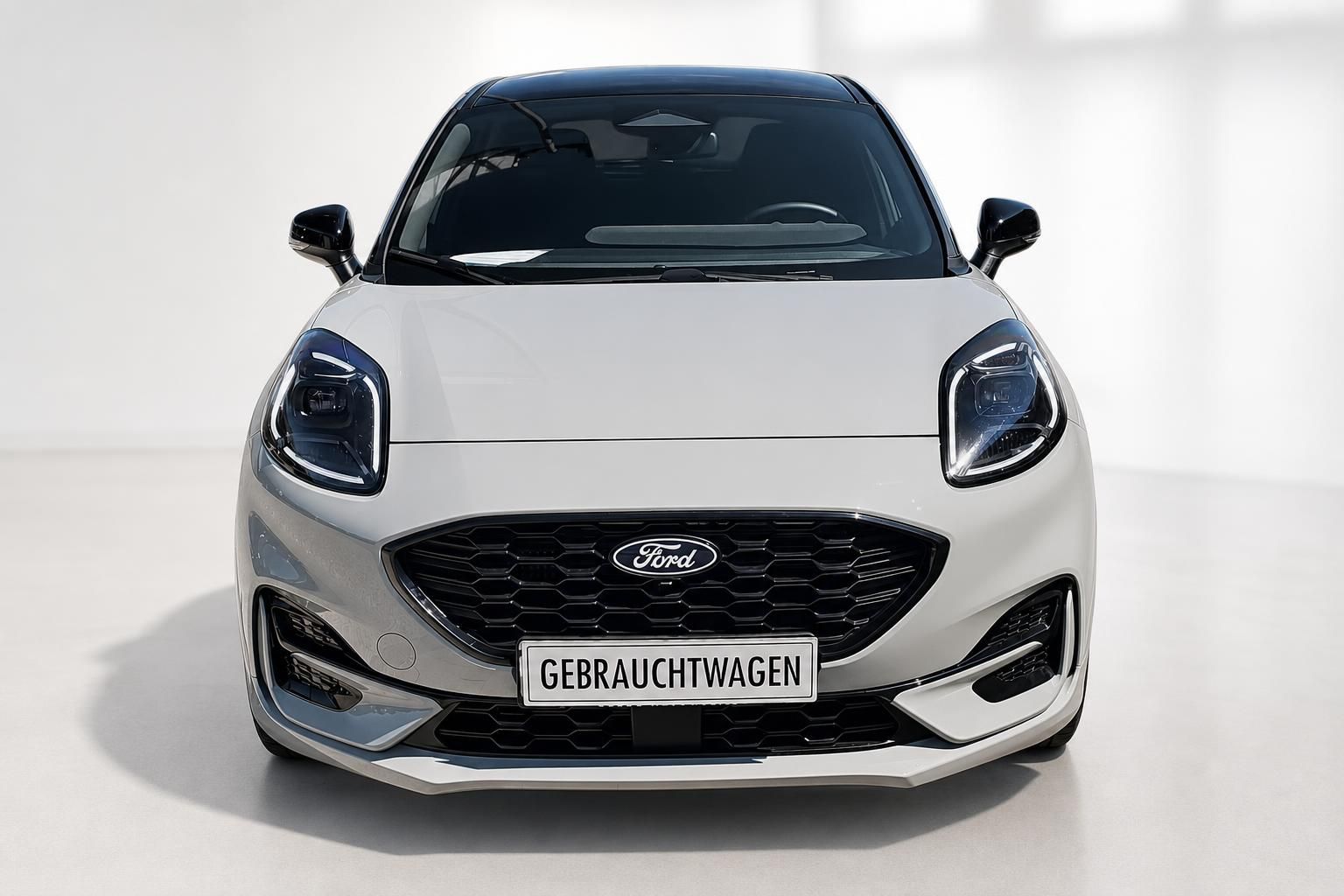 Ford Puma Frontansicht in Weiß mit markantem Kühlergrill