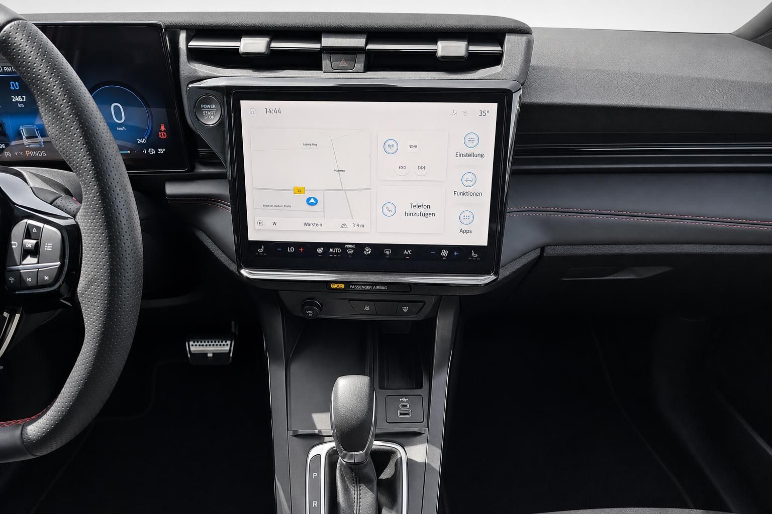Ford Puma Mittelkonsole mit Navigationssystem und Automatikschalthebel