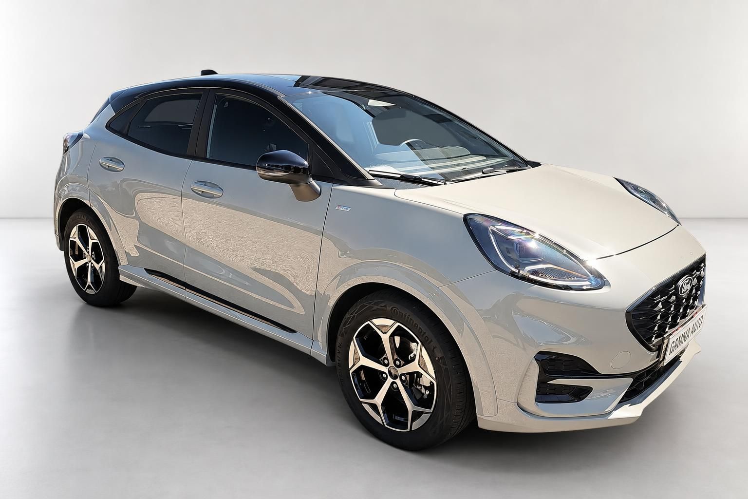 Ford Puma ST-Line in Beige, Frontansicht schräg von vorne