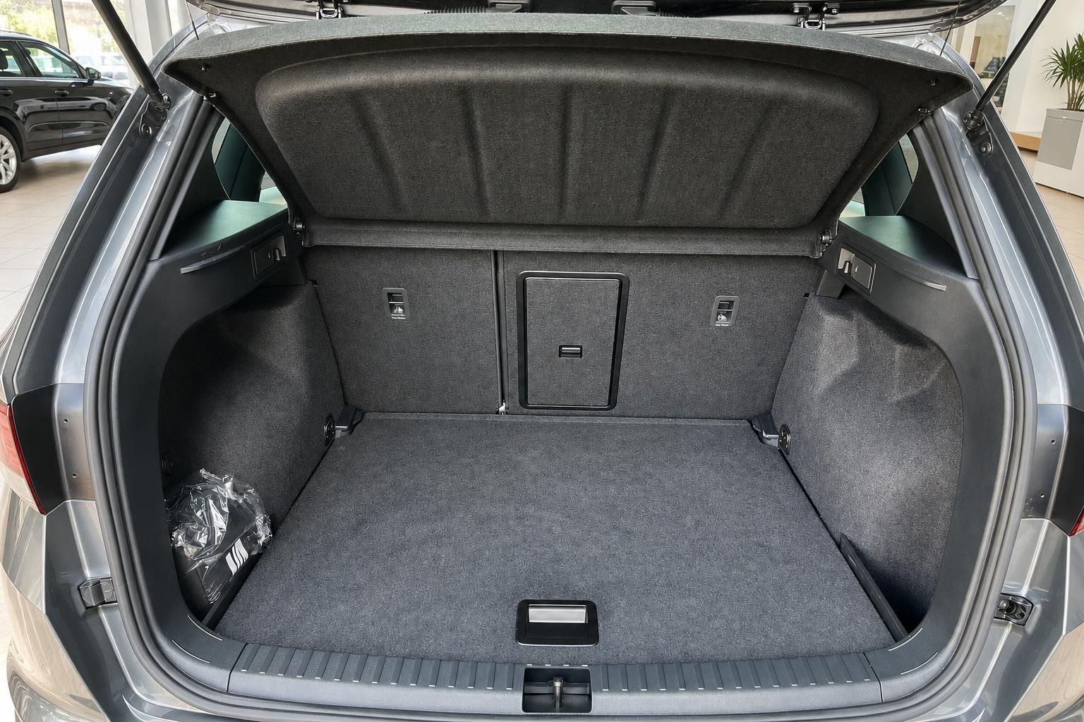 Kofferraum des SEAT Ateca mit viel Stauraum, Innenansicht