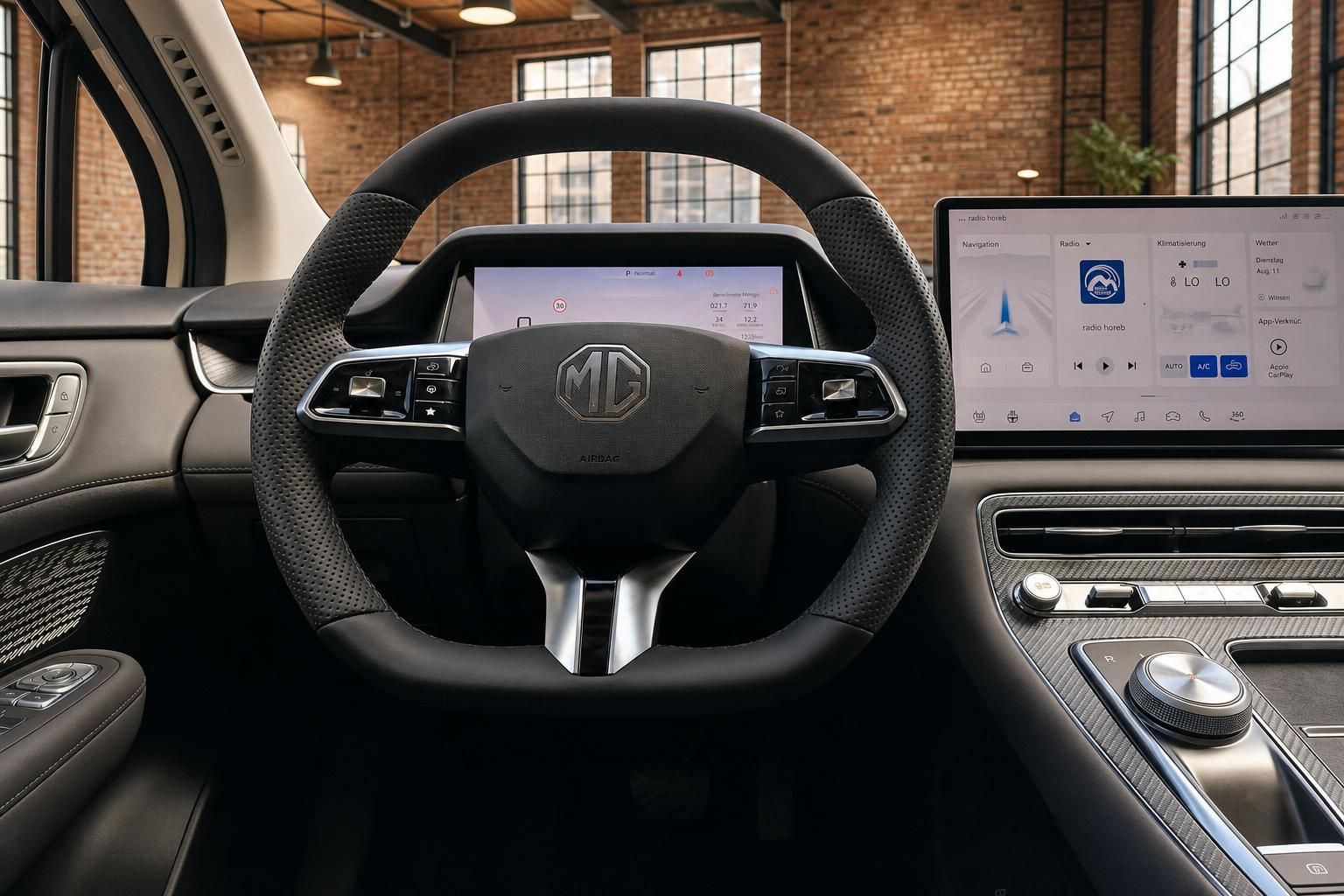 MG Lenkrad Nahaufnahme mit Multifunktionstasten und Display