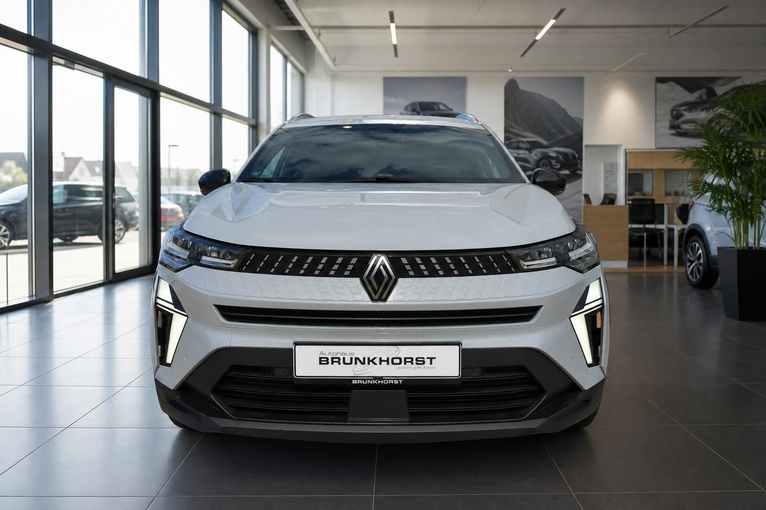 Renault Captur Frontansicht in Weiß mit LED-Scheinwerfern und Renault Rauten-Logo