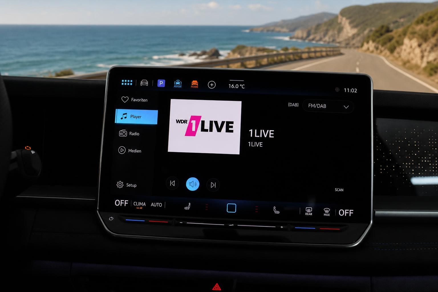 VW Infotainment-Display mit Radiosender und Klimabedienung im Detail