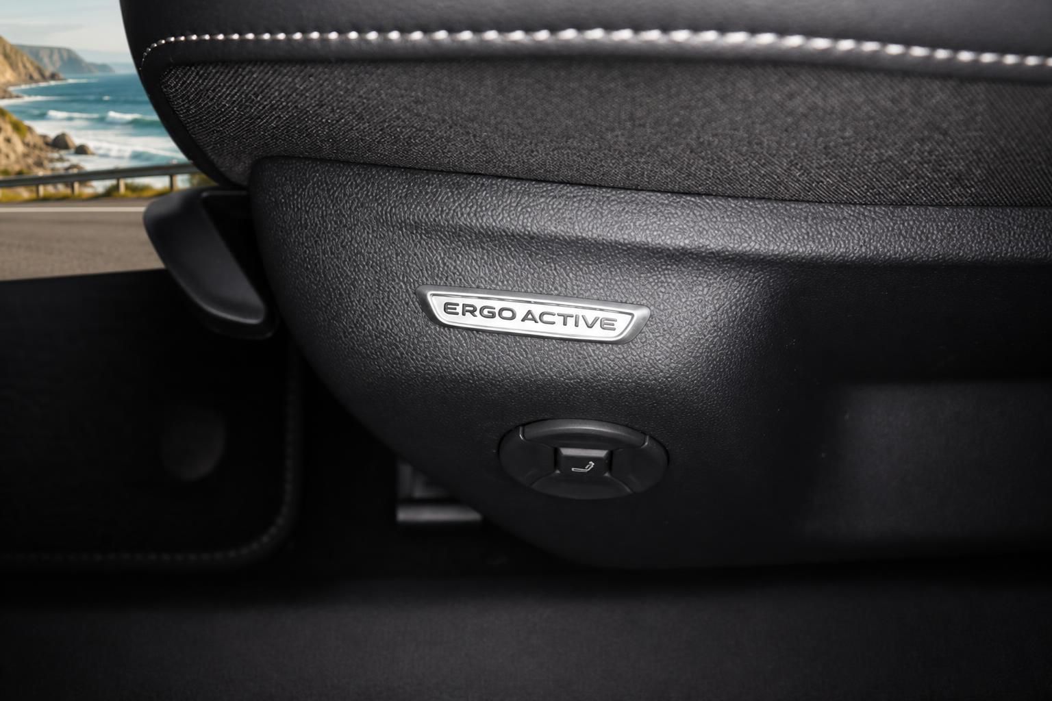 Ergo Active Sitzverstellung im Innenraum eines VW Fahrzeugs
