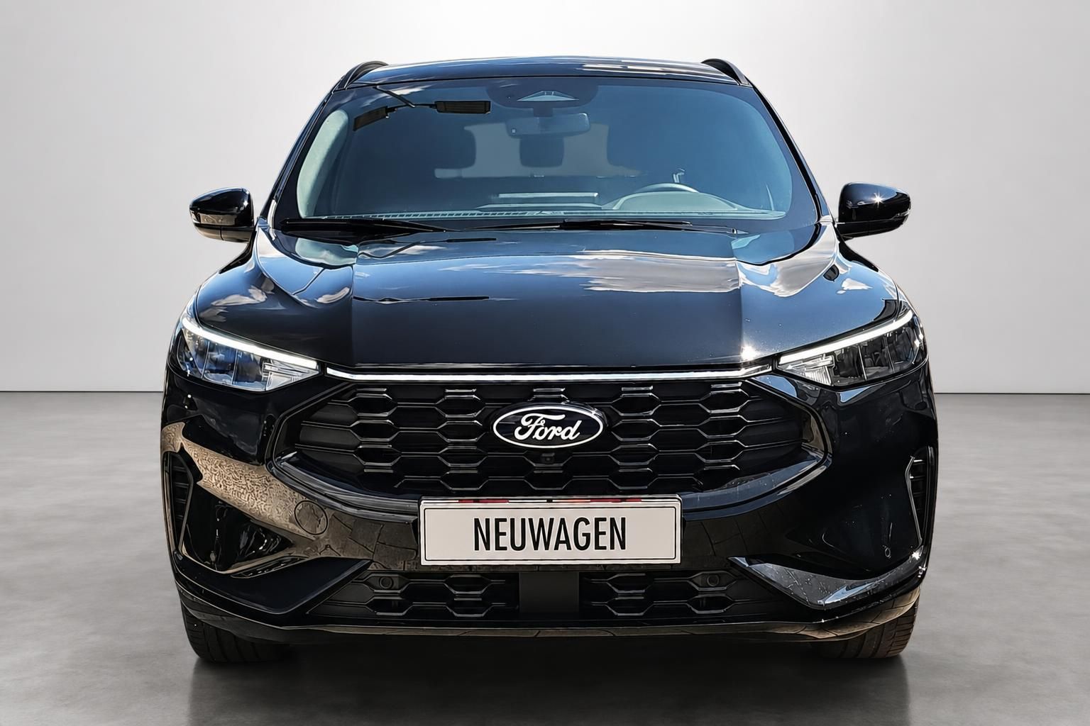 Ford Kuga schwarz Frontansicht Neuwagen mit LED-Scheinwerfern