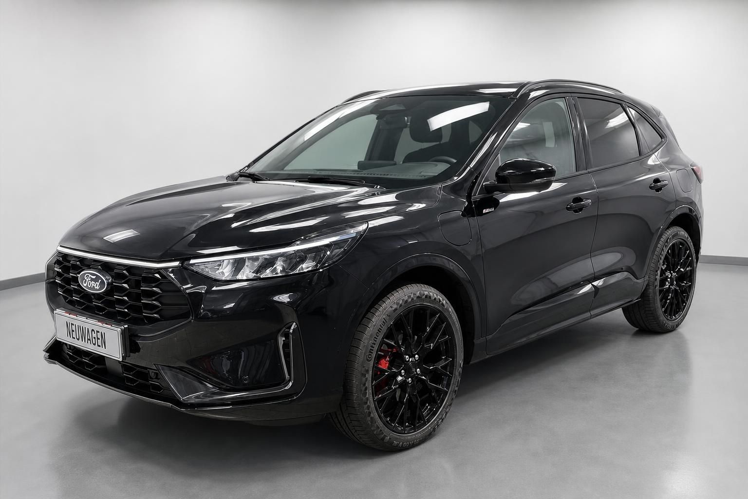 Ford Kuga schwarz Neuwagen Frontansicht mit sportlichen Felgen