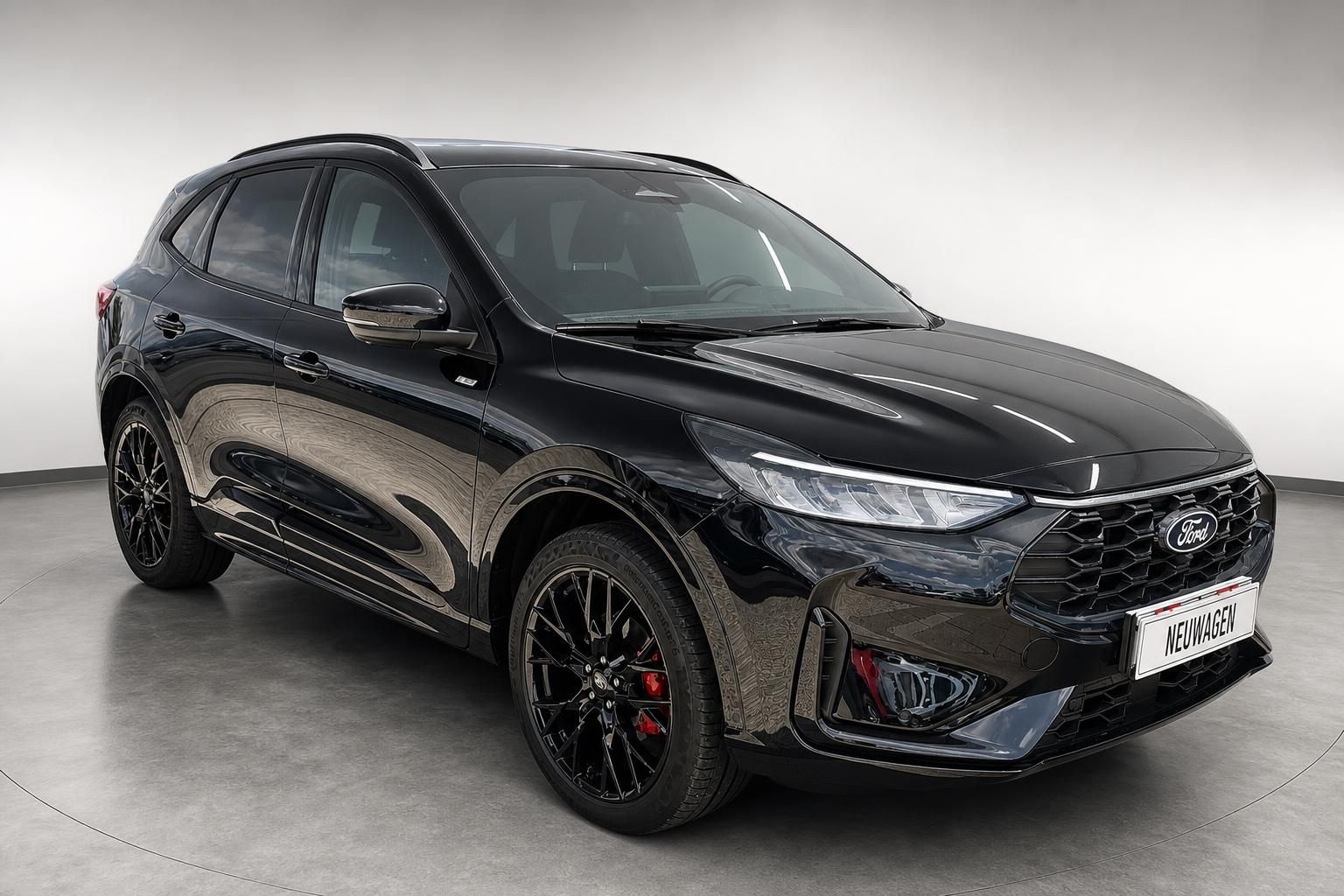 Ford Kuga schwarz Frontansicht schräg Neuwagen SUV